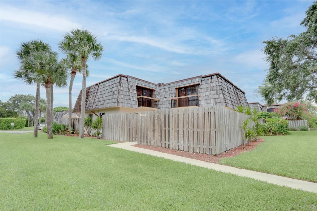 Photo of 4091 Palm Bay Circle, West Palm Beach, FL 33406 (MLS # F10499903)