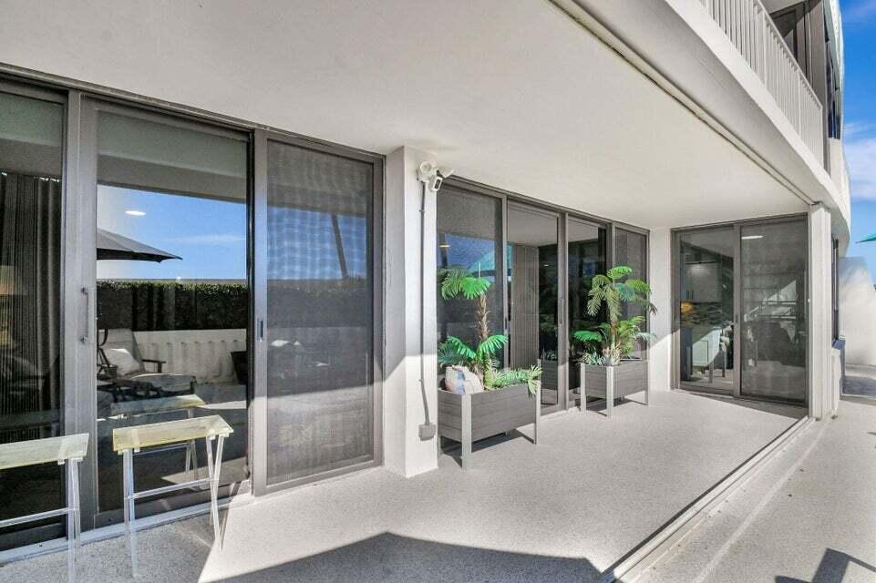 MAYFAIR HOUSE CONDO - Residential