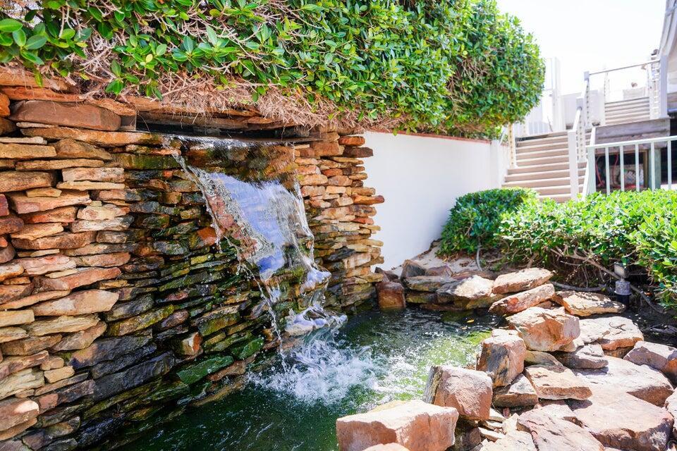 MAYFAIR HOUSE CONDO - Residential