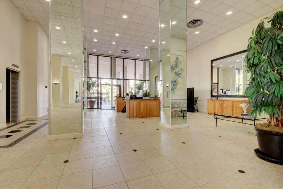 MAYFAIR HOUSE CONDO - Residential