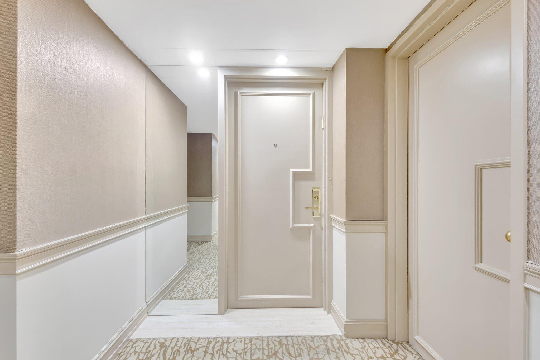 3300 S Ocean Boulevard 103 S, Palm Beach, FL, 33480/$1,590,000 2 3300 S Ocean Boulevard 103 S
