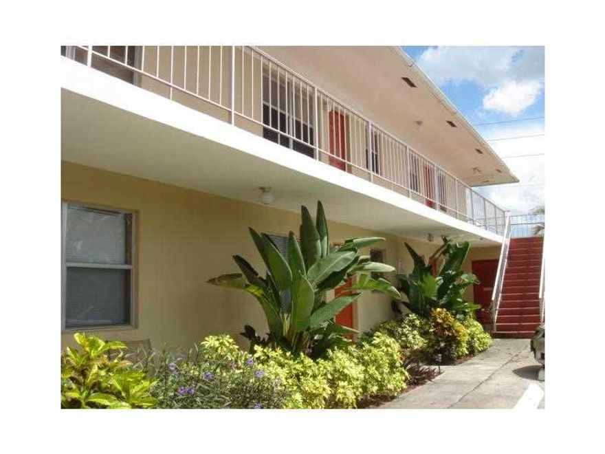 JUST LISTED! 2 BEDROOM/1 BATH, BRIGHT OPEN LIVING AREA. QUIET COMPLEX. GREAT LOCATION, 2ND FLOOR UNIT. WALK EVERYWHERE. ASSIGNED PARKING AND EXTRA GUEST PARKING. LAUNDRY ON THE PREMISES. MINIMUM CREDIT SCORE 700. REFERENCE LETTER FROM PAST LANDLORD. NO PETS. EASY TO SHOW. CALL LISTING AGENT.