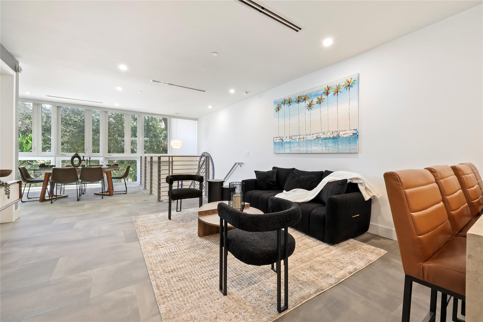 900 NE 4th St B3