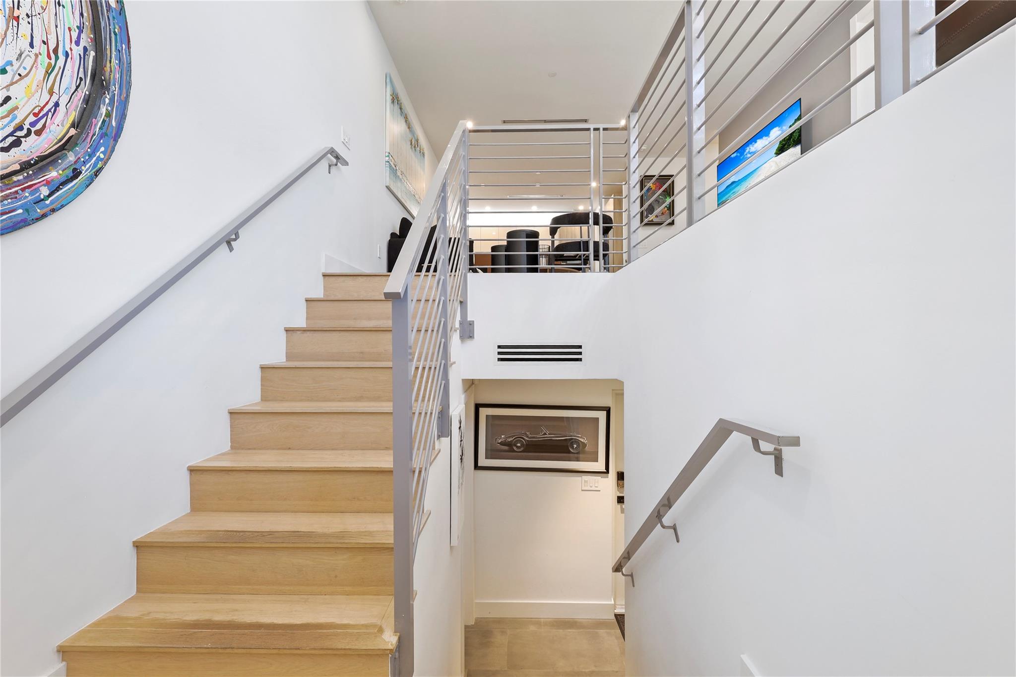900 NE 4th St B3