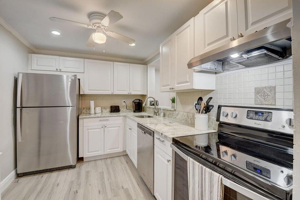 Completely remodeled first floor unit. New cabinets, granite countertop, tile backsplash. New plank flooring throughout.