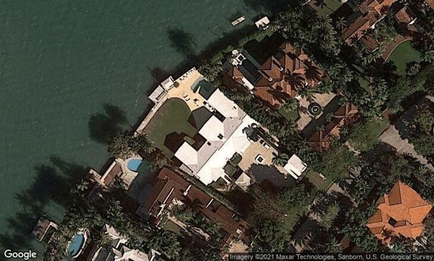 Never before on market. Rare opportunity to own this spectacular property with magnificent views of the bay.Ideal location to build your dream home in prestigious Miami Beach location.