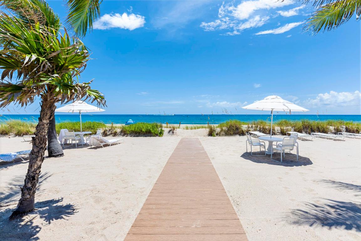 170 N Ocean Boulevard 406, Palm Beach, FL, 33480/$2,250,000 2 170 N Ocean Boulevard 406