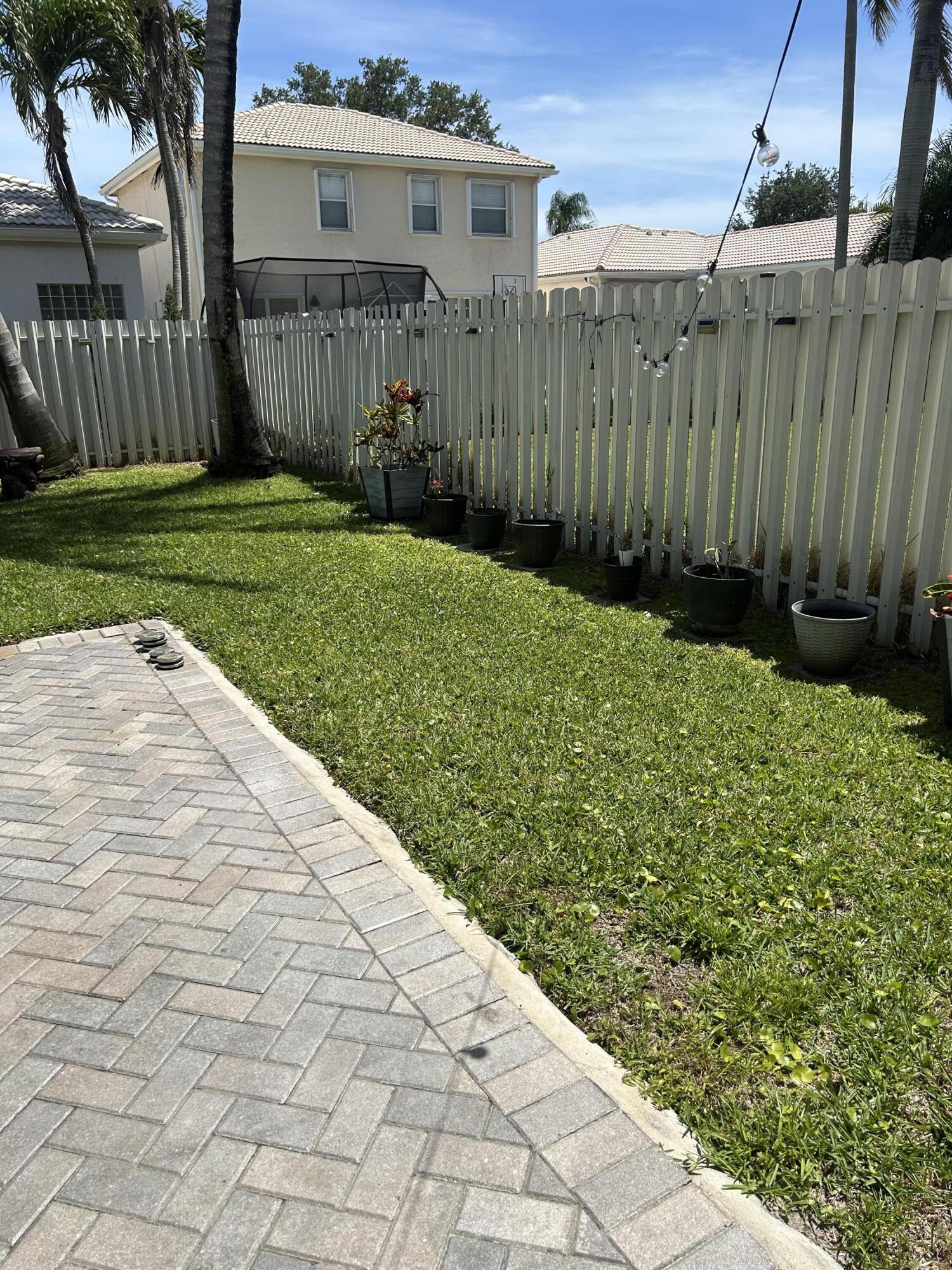 6878 NW 33rd Street