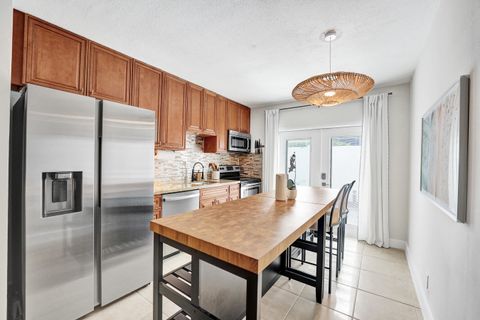 Tiny photo for 510 NE 17th Avenue #103, Fort Lauderdale, FL 33301 (MLS # B26029280)