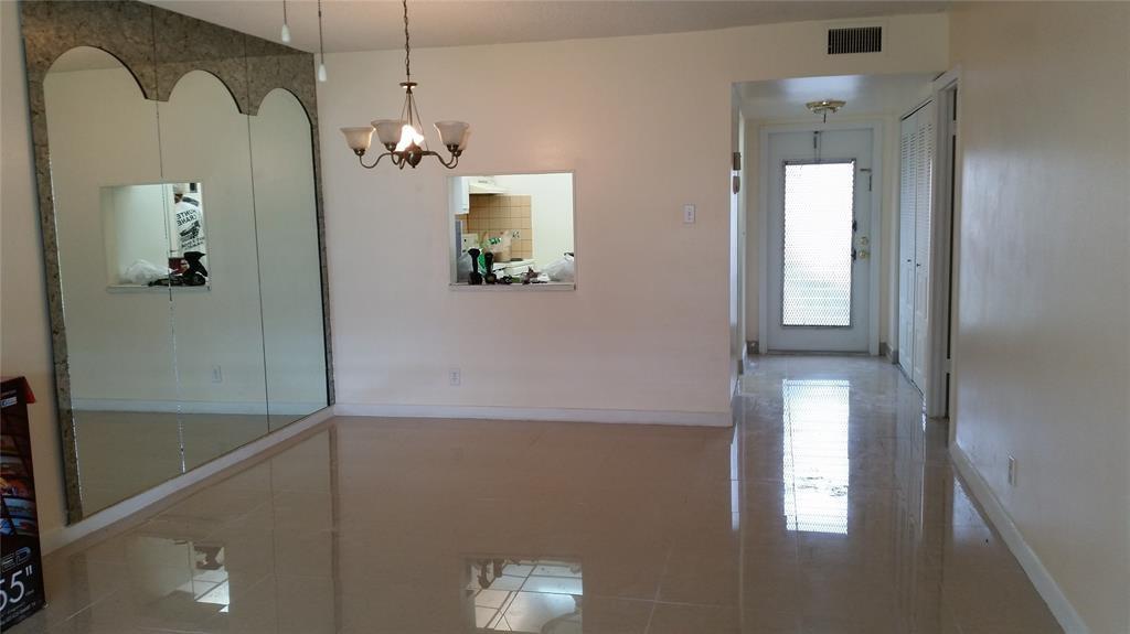 55+ Community. BEAUTIFUL FIRST FLOOR, END UNIT, Tiled throughout . UPDATED. CLOSE TO BUS STOP AND ALL EVERYTHING ELSE.