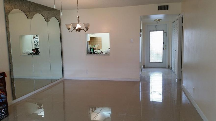 55+ Community. BEAUTIFUL FIRST FLOOR, END UNIT, Tiled throughout . UPDATED. CLOSE TO BUS STOP, Publix Groceries, Walgreens, Bank, Restaurants and  EVERYTHING ELSE.
