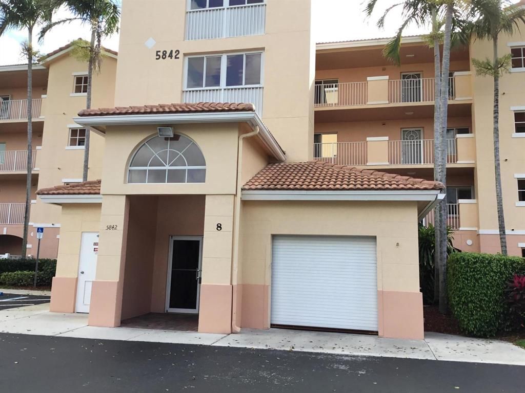 Photo of 5842 W Crystal Shores Drive #304, Boynton Beach, FL 33437 (MLS # R10692069)