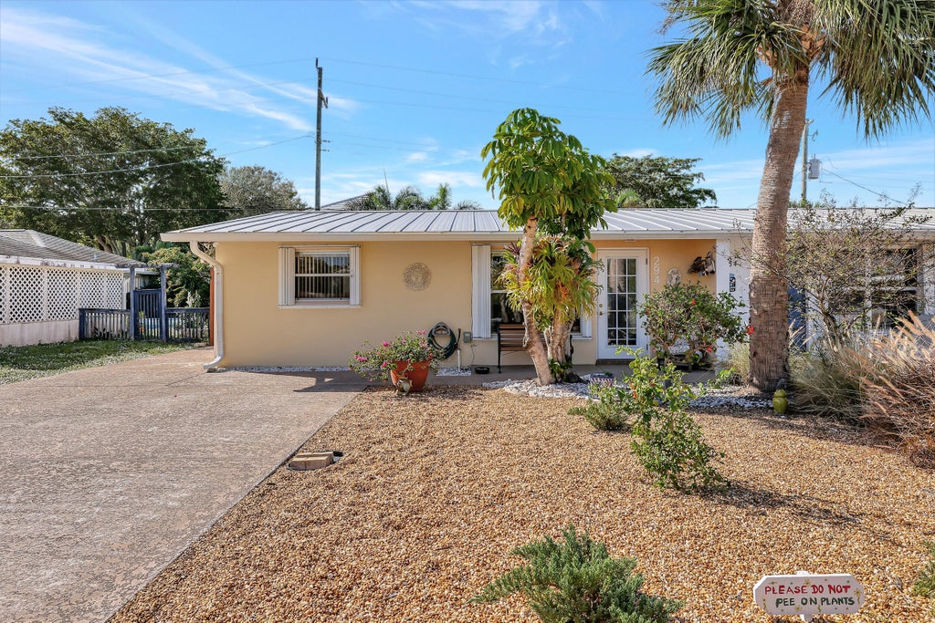 Photo of 294 SE Sailfish Lane, Stuart, FL 34996 (MLS # R10939042)