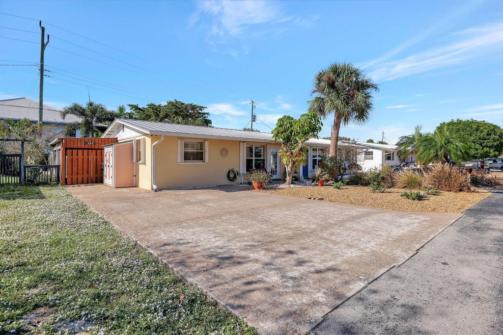 Photo of 294 SE Sailfish Lane, Stuart, FL 34996 (MLS # R10939042)