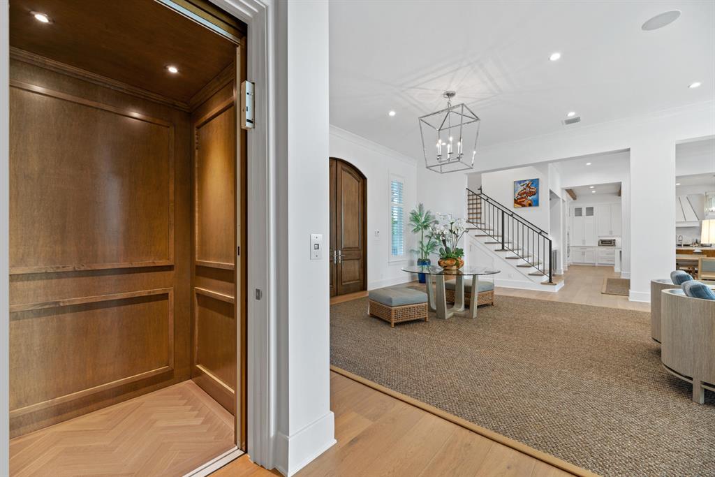 BLUE CYPRESS REPL AT PALM BEACH POLO & COUNTRY CLU - Residential