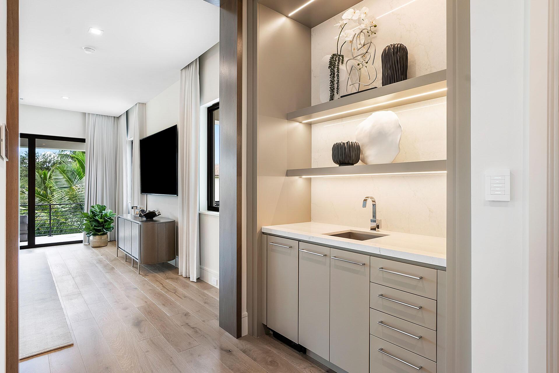 ROYAL PALM YACHT & COUNTR - Residential