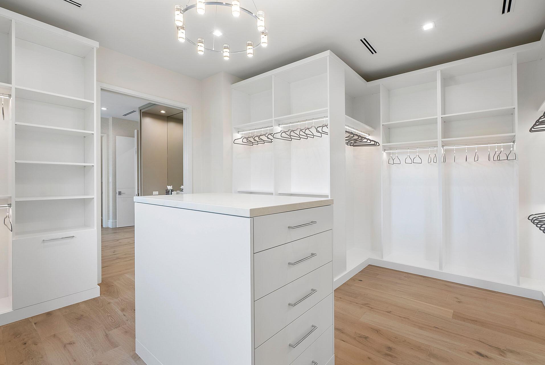 ROYAL PALM YACHT & COUNTR - Residential