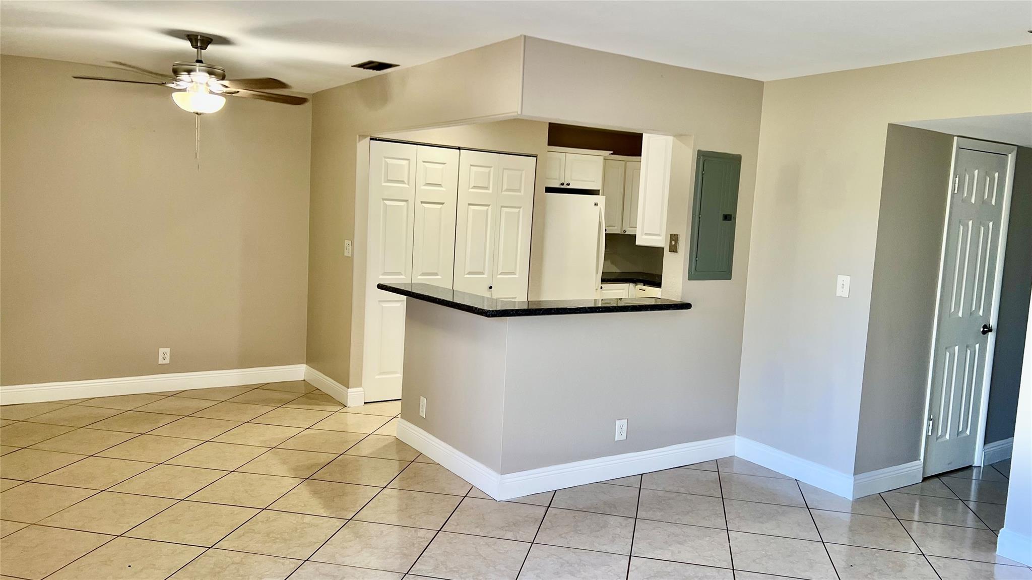 ARROWHEAD GOLF & TENNIS C - Residential Lease