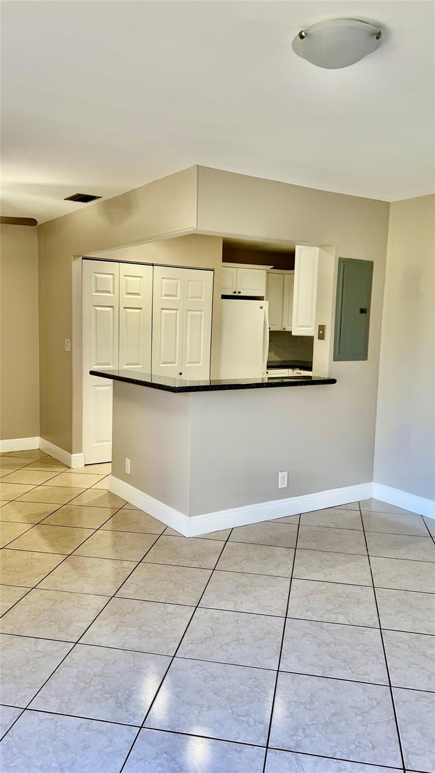 ARROWHEAD GOLF & TENNIS C - Residential Lease