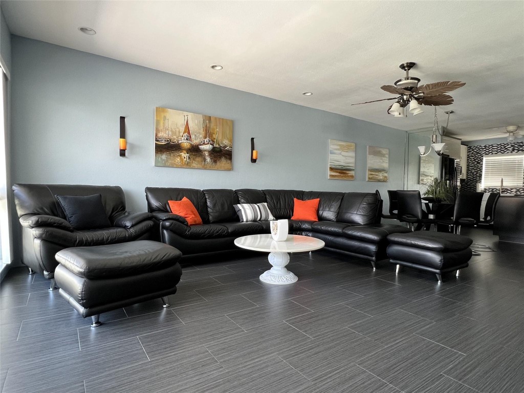 999 N Riverside Drive 9