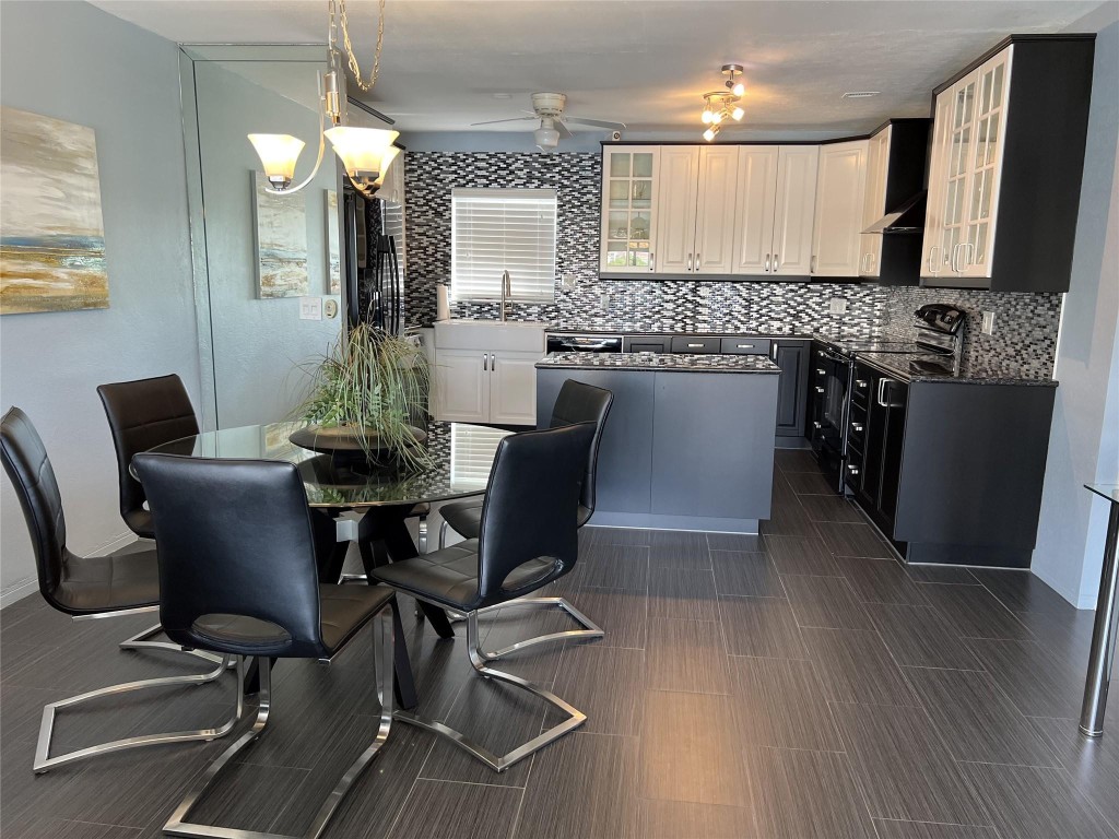 999 N Riverside Drive 9