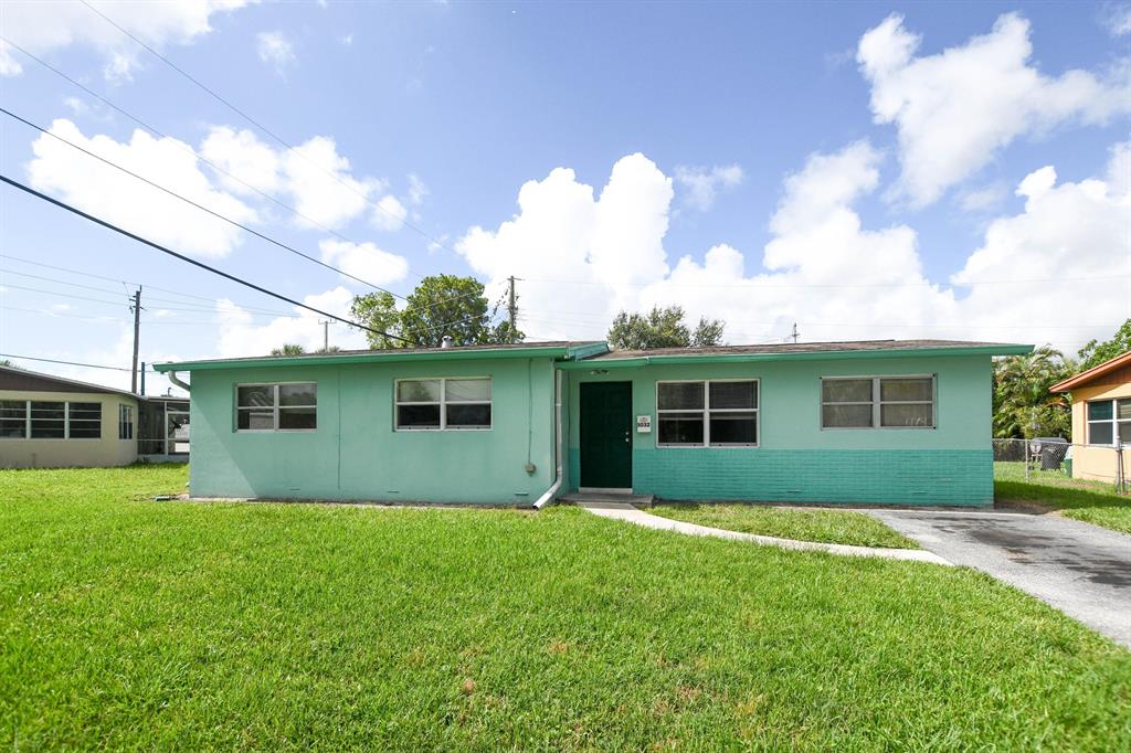 Great one story 4/2 on a quiet street with fenced back yard. Freshly painted. Terrazzo floors. Split bedroom plan. Huge inside laundry room. Eat in kitchen, gas range and very spacious great room with dining area. Large covered screened patio. New a/c as of July 2020. Lawn maintenance included in the rent.