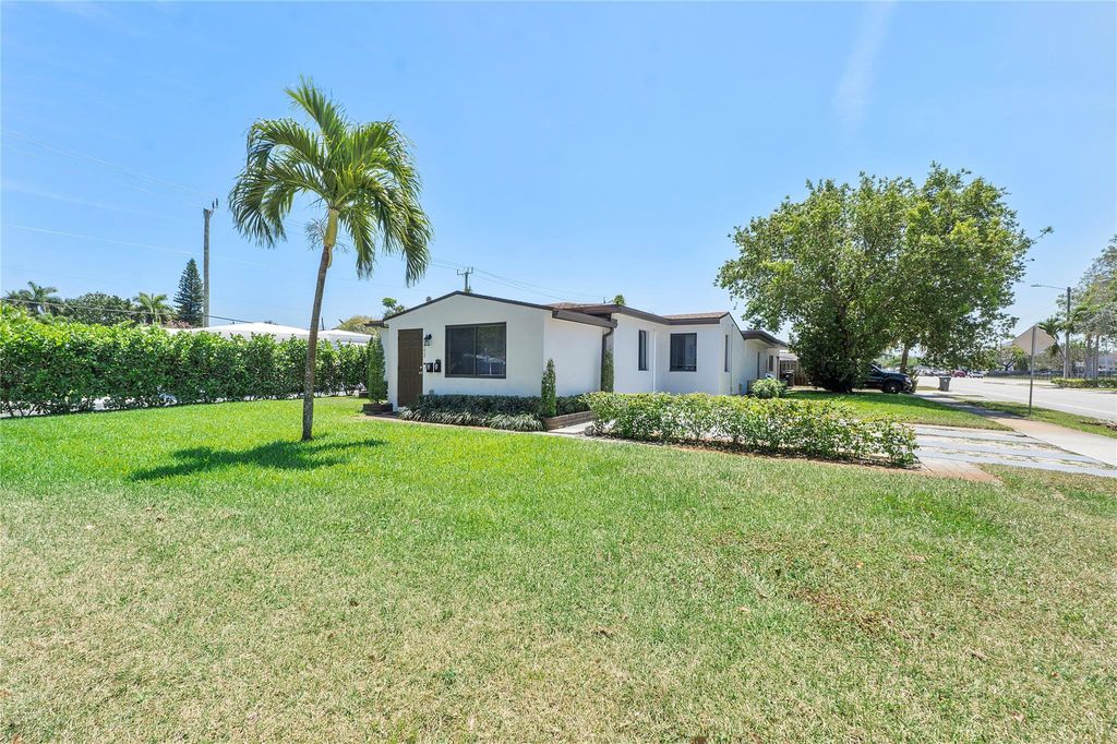Photo of 342 SW 22nd Street, Fort Lauderdale, FL 33315 (MLS # F10433598)
