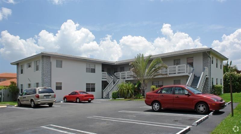 MOVE IN TODAY NO ASSOCIATION APPROVAL,THIS IS AN EXTREMELY WELL MAINTAINED BUILDING WITH A VERY SPACIOUS. TILE THRU-OUT*1ST FLOOR CORNER UNIT*AVAILABLE IMMEDIATELY*TOP LOCATION IN A GREAT AREA, ON QUIET STREET*COMMON LAUNDRY*TWO PARKING SPACES.