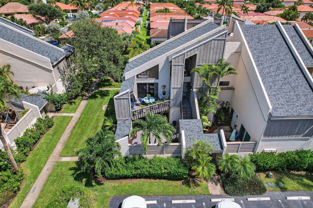 Photo of 1605 S Us Highway 1 #8e, Jupiter, FL 33477 (MLS # R11127894)