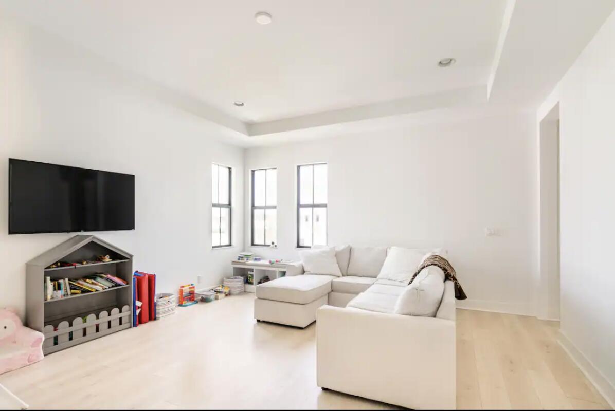 ARTISTRY - Residential Lease