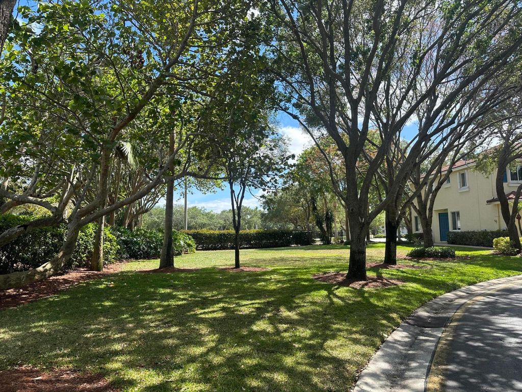 Photo of 2813 S Evergreen Circle, Boynton Beach, FL 33426 (MLS # R10980436)