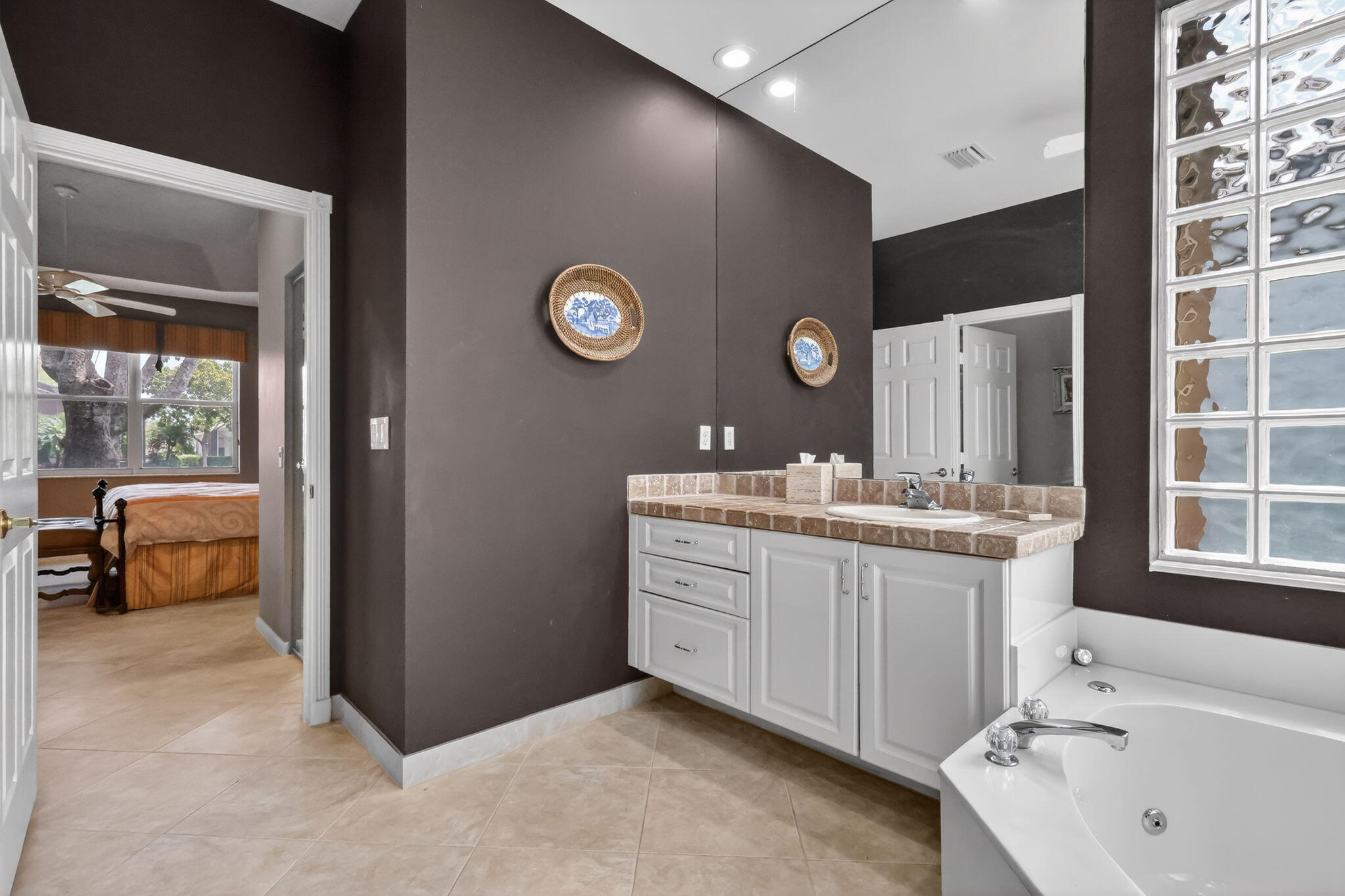 VALENCIA FALLS - Residential