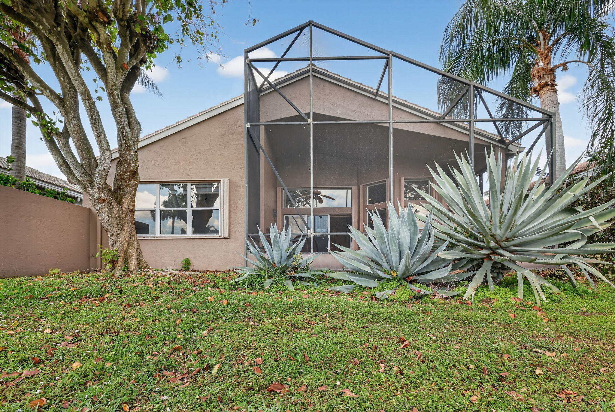 VALENCIA FALLS - Residential