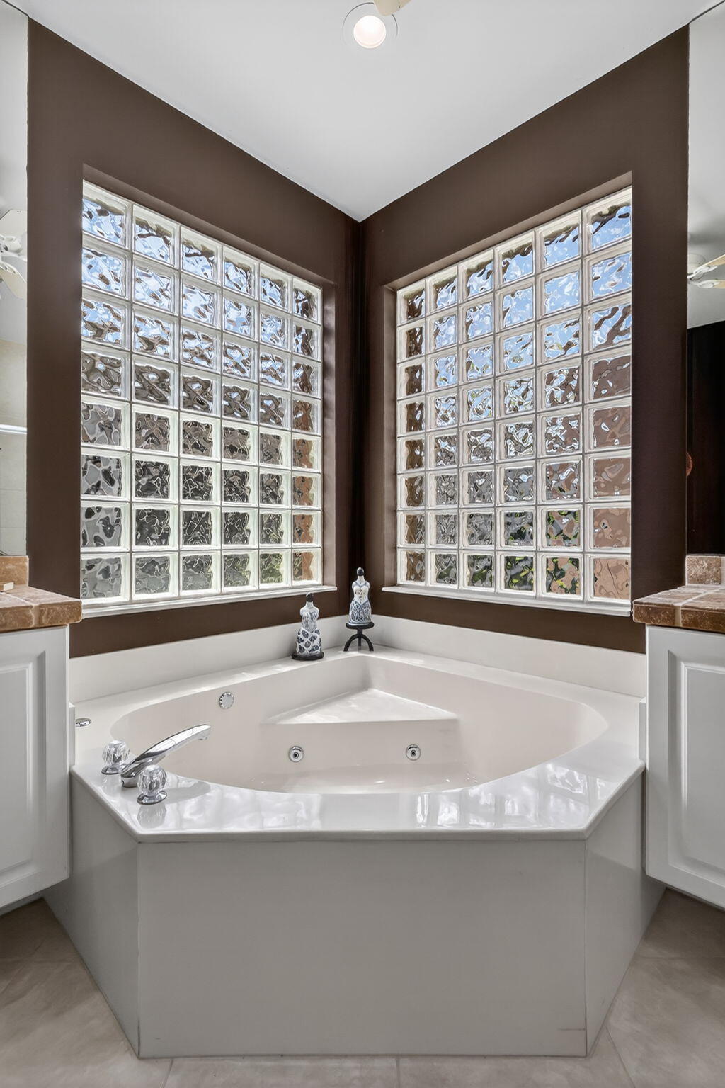 VALENCIA FALLS - Residential