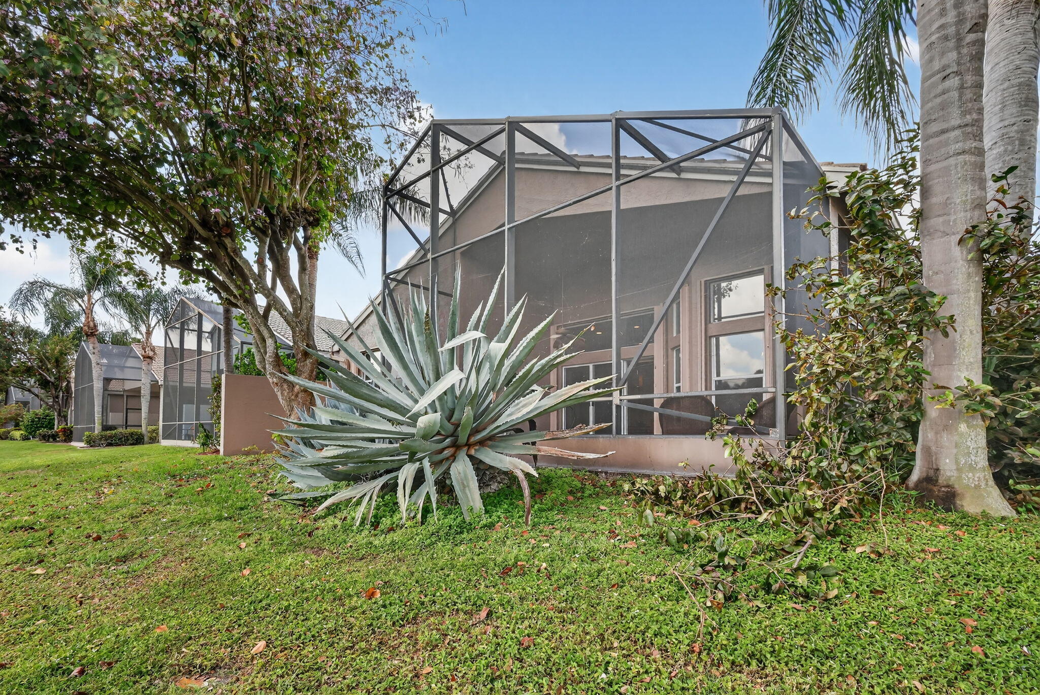 VALENCIA FALLS - Residential