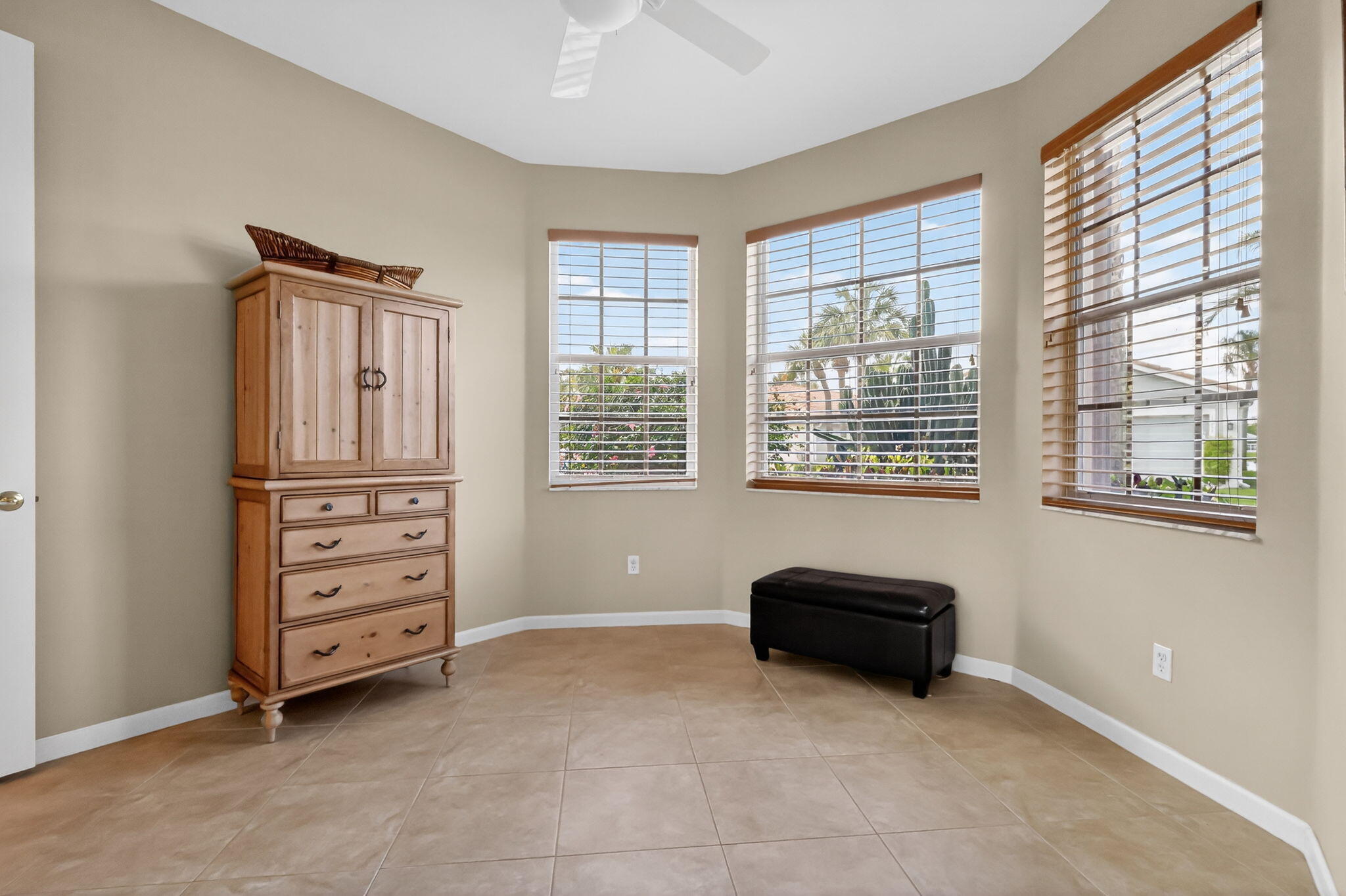 VALENCIA FALLS - Residential