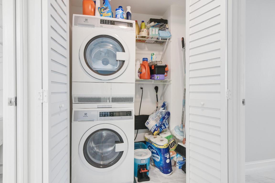 PALMETTO PLACE CONDO - Residential Lease