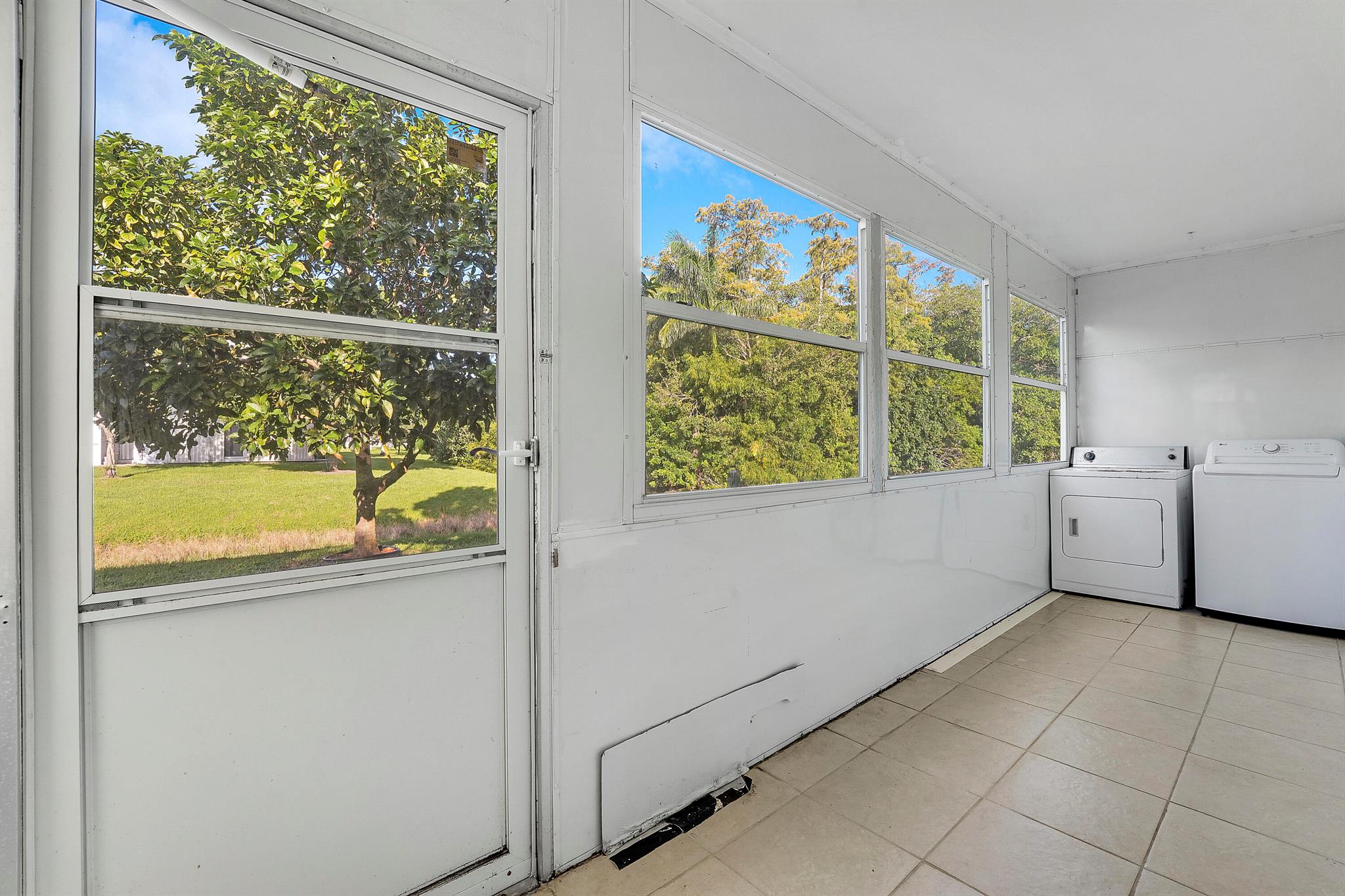 KINGS POINT SAXONY CONDOS - Residential Lease