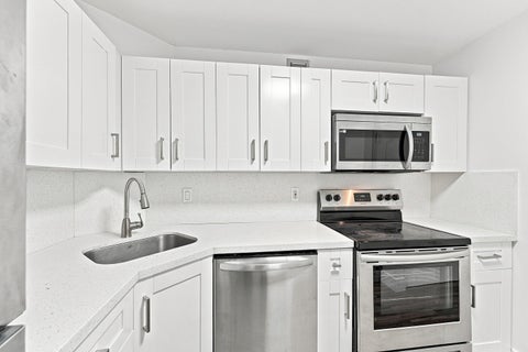 Tiny photo for 3101 Oakland Shores Drive #H210, Oakland Park, FL 33309 (MLS # B26078196)
