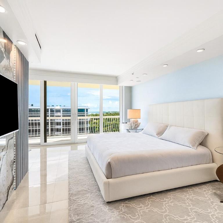 2100 COND AT SLOANS CURVE - Residential