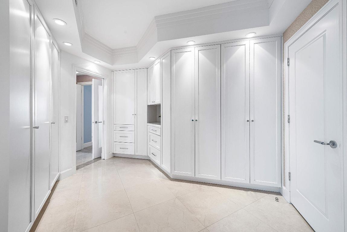 2100 COND AT SLOANS CURVE - Residential