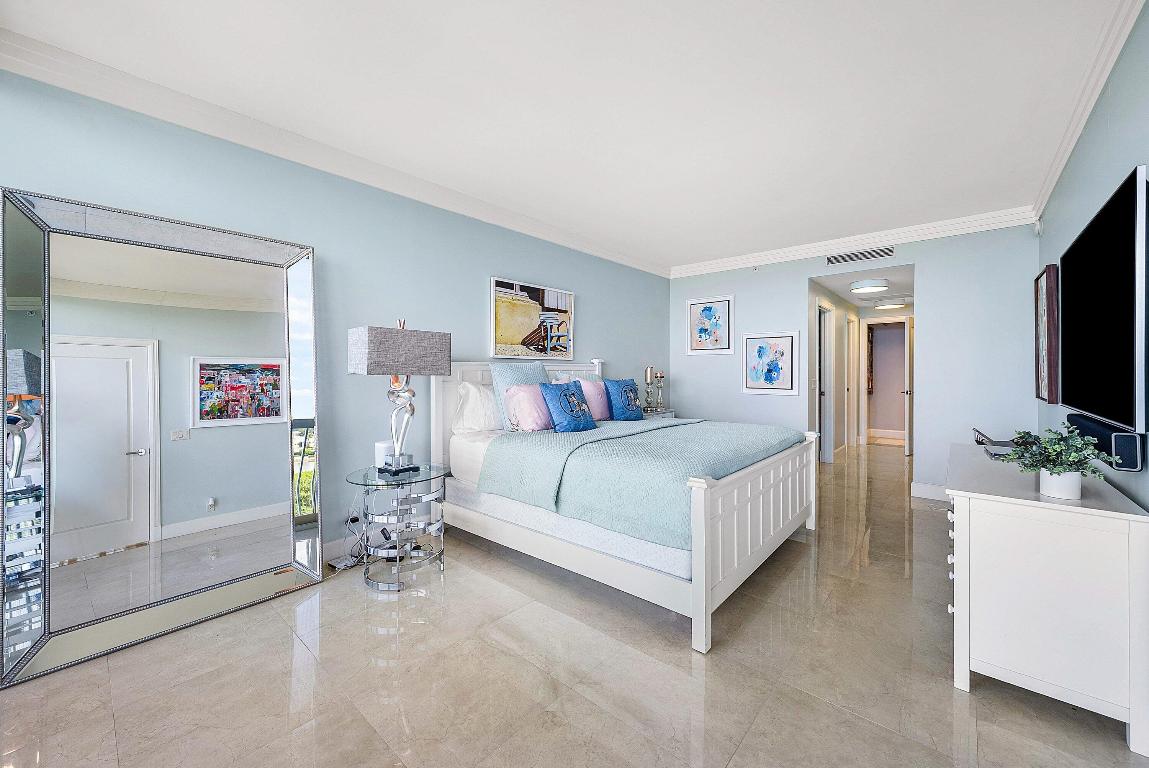 2100 COND AT SLOANS CURVE - Residential