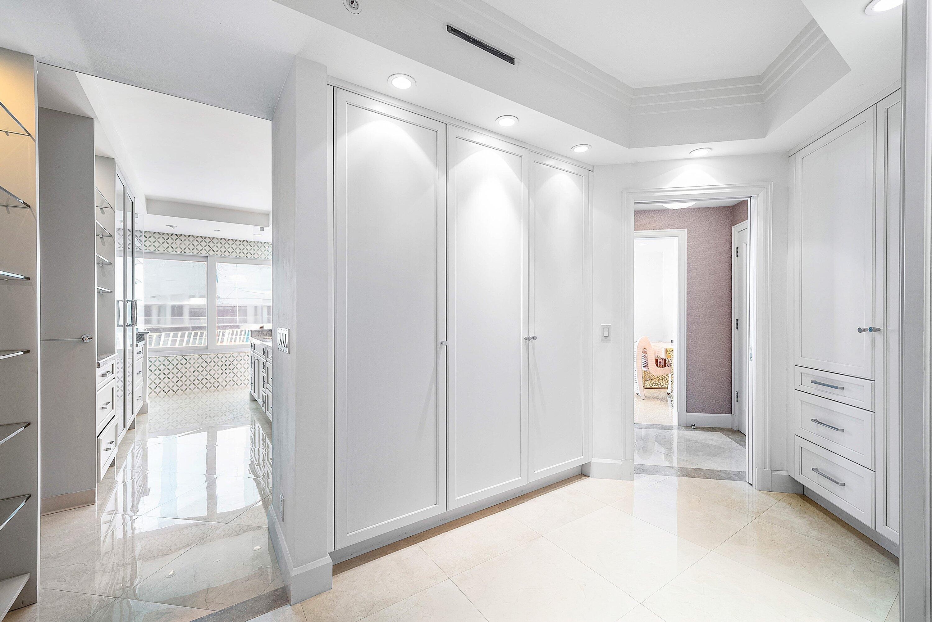 2100 COND AT SLOANS CURVE - Residential