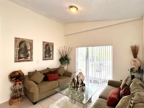 640 Cypress Club Way Unit D12, Deerfield Beach, FL MLS: F10452681