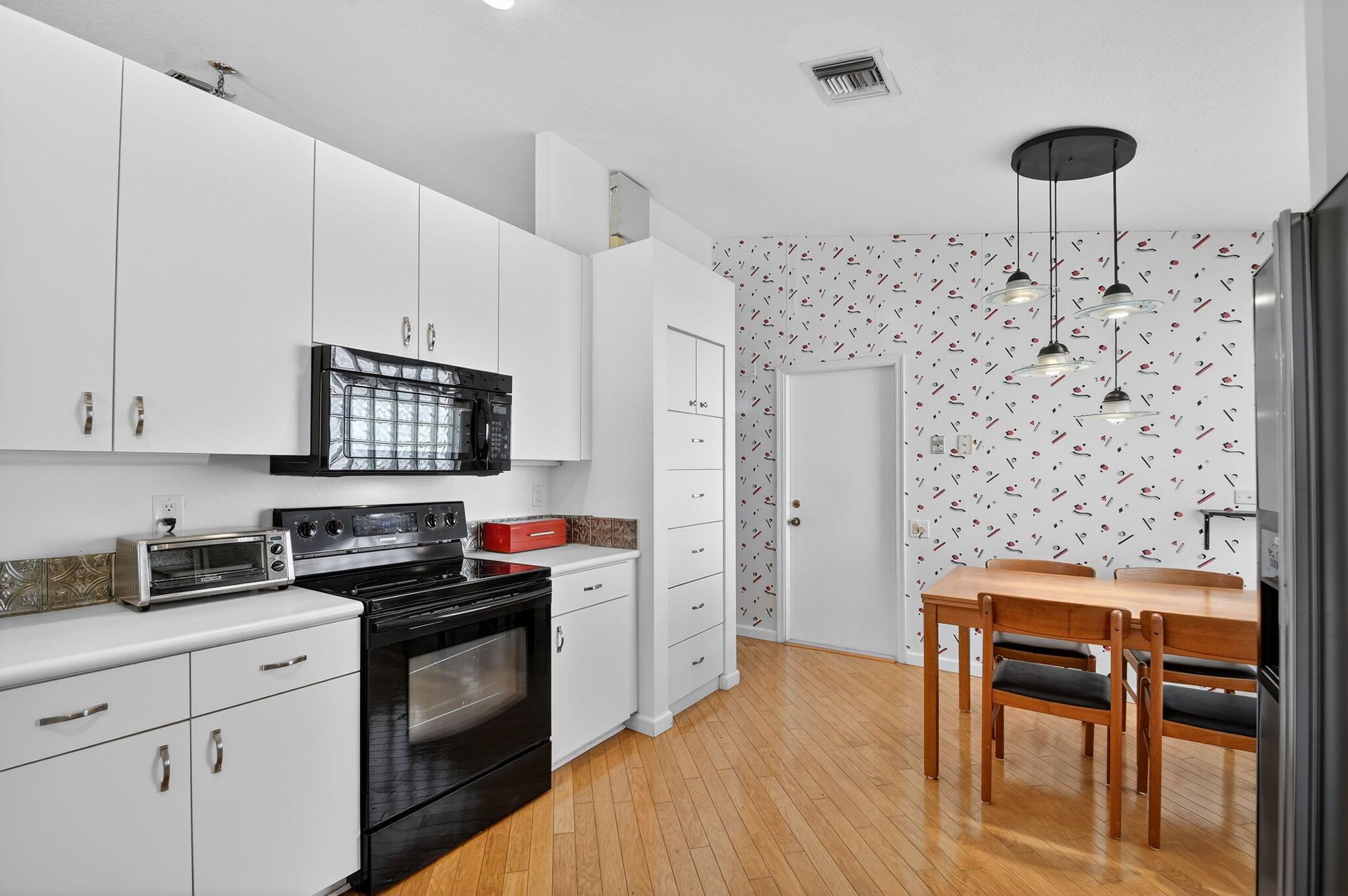 LAKERIDGE GREENS - Residential