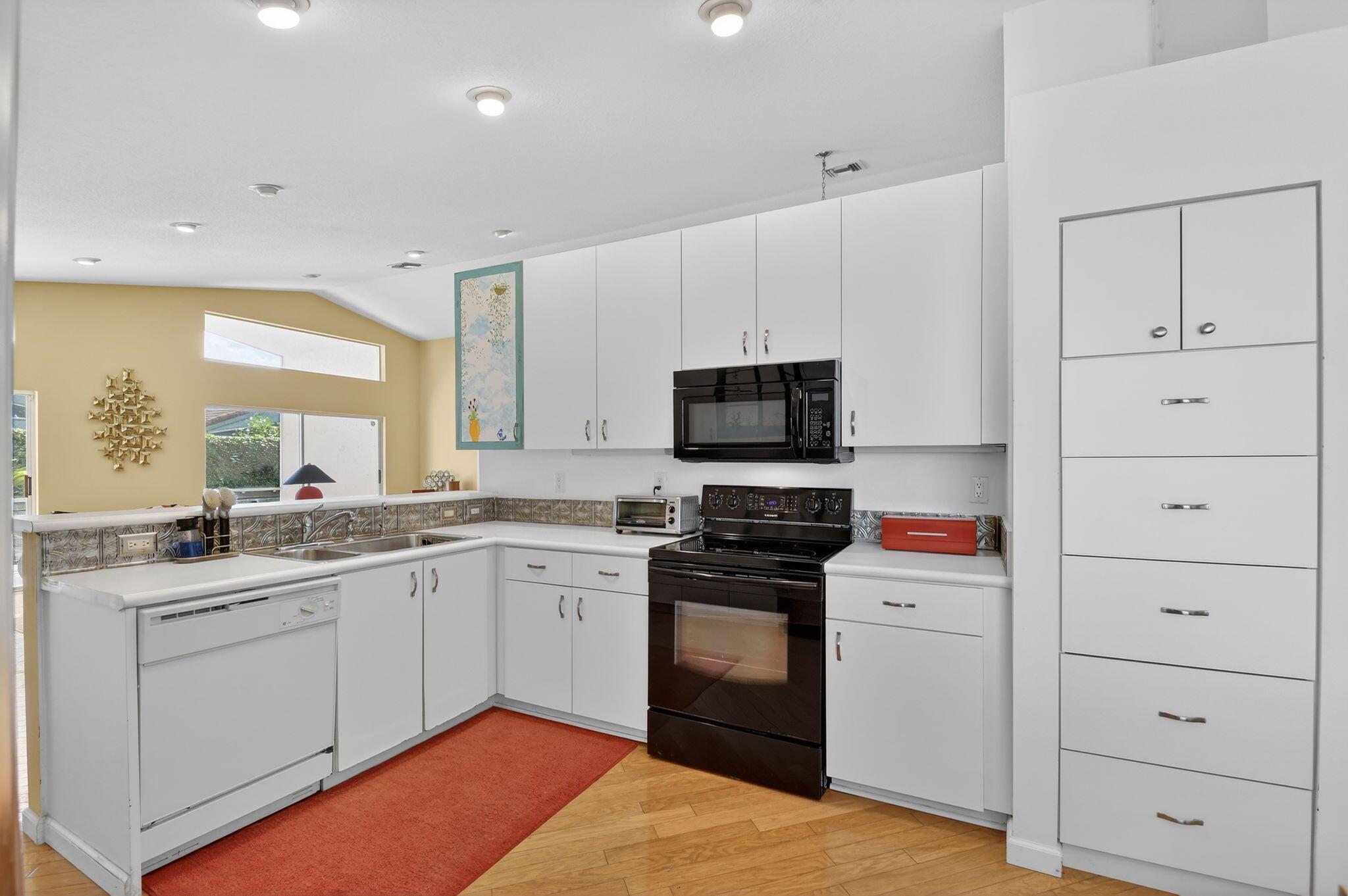 LAKERIDGE GREENS - Residential