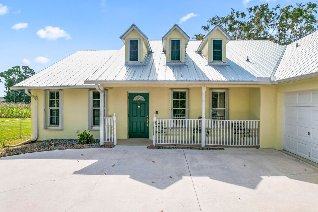 Photo of 4575 NW Gimlet Avenue, Port Saint Lucie, FL 34983 (MLS # R10932743)