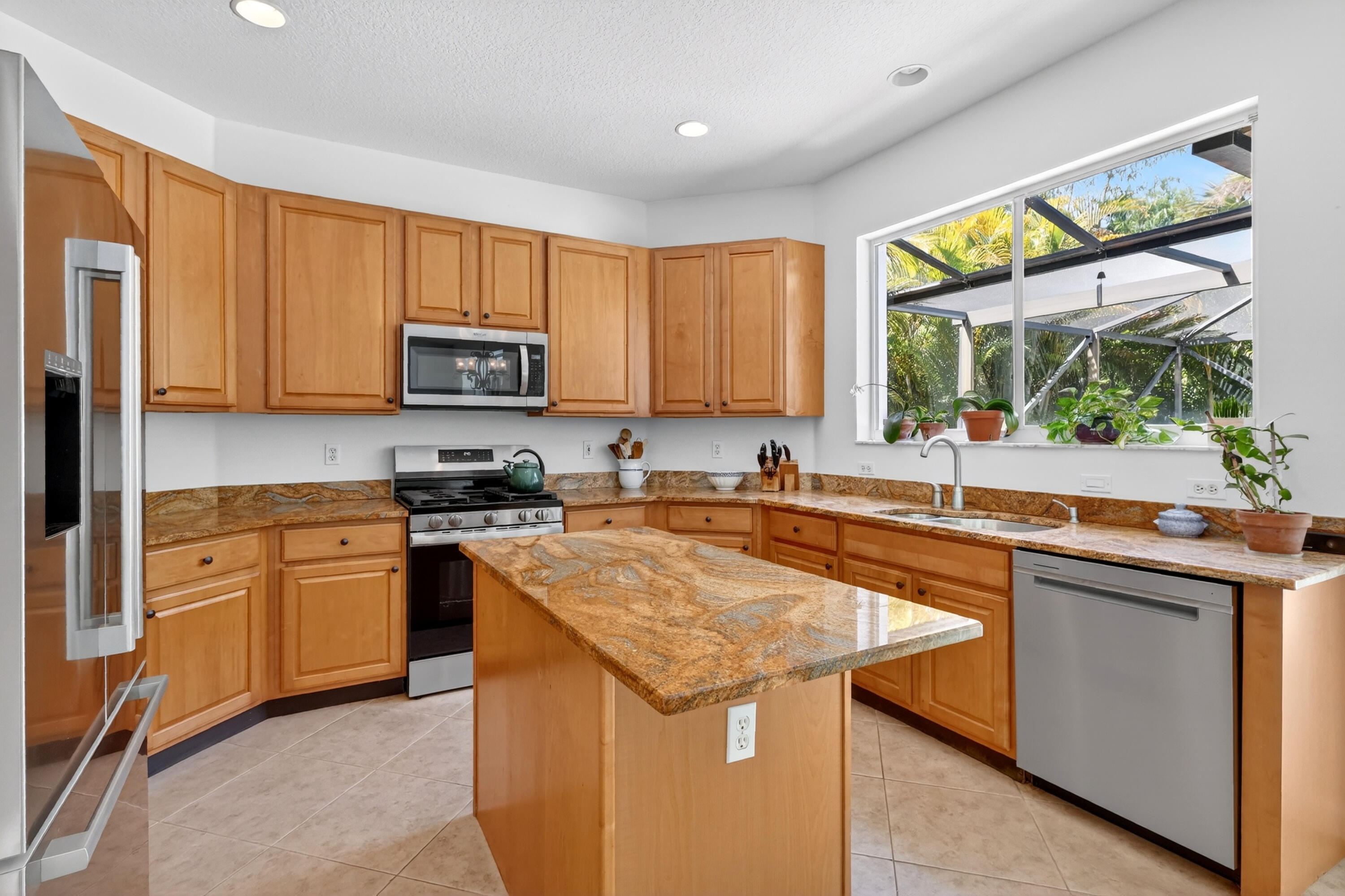 LONE PINE - Residential