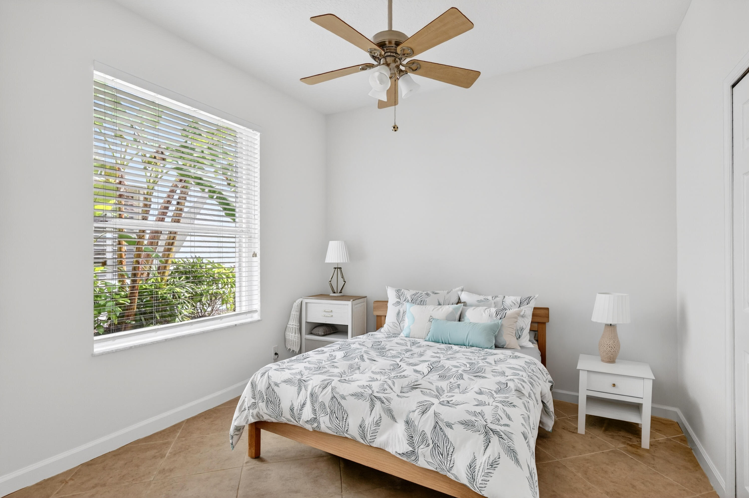 LONE PINE - Residential