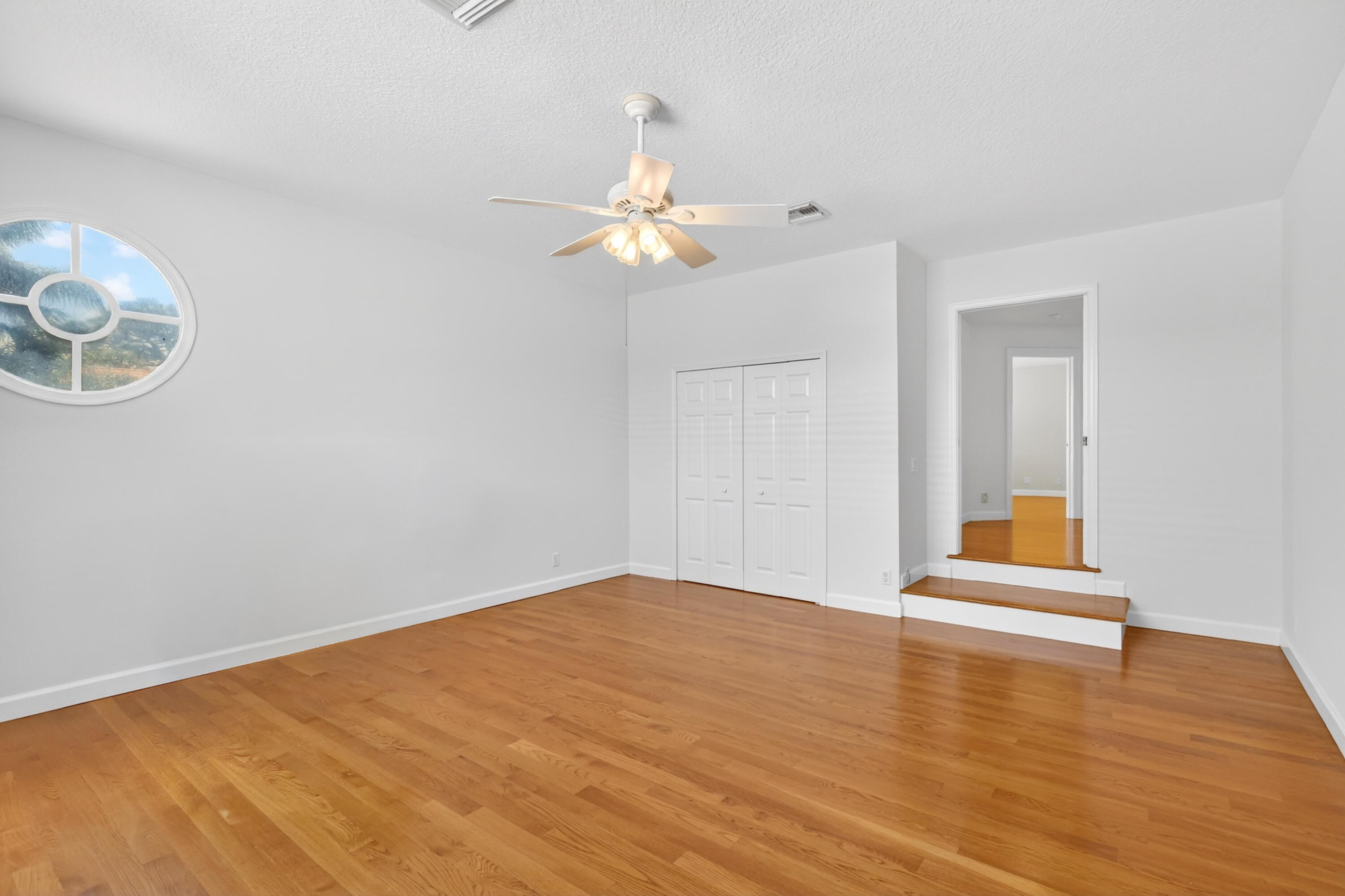 LONE PINE - Residential